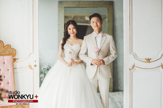 축구대표팀 미드필더 주세종이 장채린 아나운서와 부부의 연을 맺었다. 사진=원규스튜디오 제공