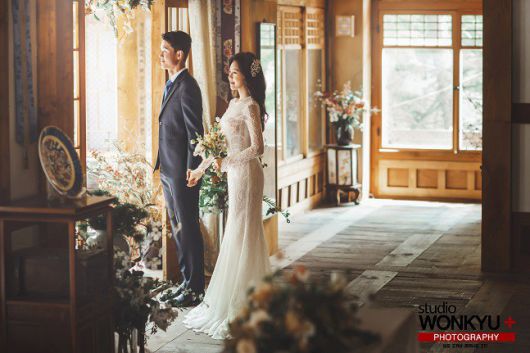 축구대표팀 미드필더 주세종이 장채린 아나운서와 부부의 연을 맺었다. 사진=원규스튜디오 제공