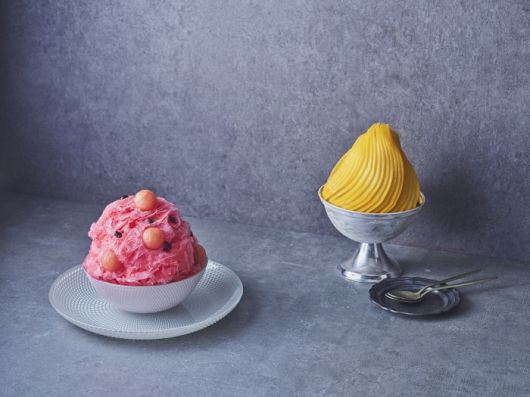 웨스틴 조선 서울 `수박빙수`(왼쪽)와 `애플망고빙수`. <사진제공=조선호텔앤리조트>