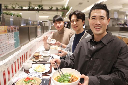 롯데백화점 델리&스낵팀 강희원·김동현·양현모 바이어(왼쪽부터).  【사진 제공=롯데백화점】