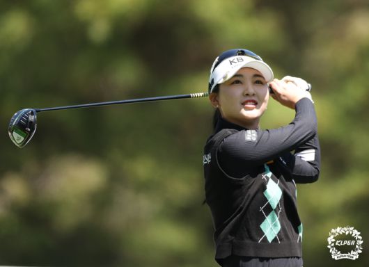 이예원이 9일 티샷한 뒤 공을 바라보고 있다. [사진 제공=KLPGA]