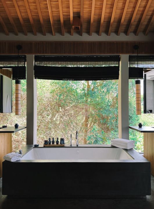 파빌리온 내부 욕조 / 사진=권효정 여행+ 기자