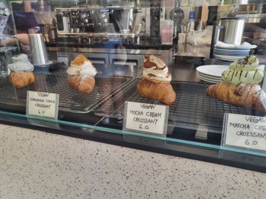 비건 크림을 듬뿍 올린 크루아상/사진=강찬미 여행+기자