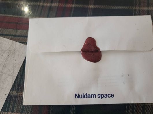 널담은공간 이용 안내판과 스티커/사진=강찬미 여행+기자