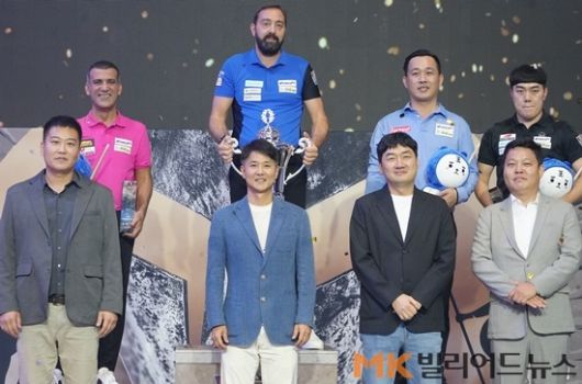 시상식 후 입상자들이 주최측 관계자와 기념촬영하고 있다. (왼쪽부터) 아프리카TV 이민원 소셜미디어사업부문장, 아프리카TV 정찬용 대표, 아프리카TV 김차돌 소셜미디어사업실장, 허리우드 김석주 스포츠사업부문장.