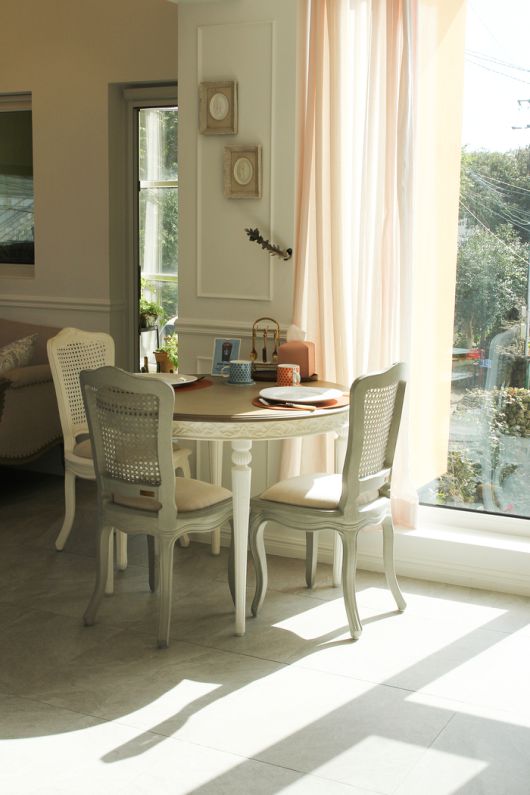 유럽풍가구로 꾸민 저지맨션 / 사진=제주관광공사