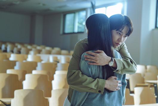 ‘로얄로더’ 이준영과 홍수주. 사진ㅣ디즈니+