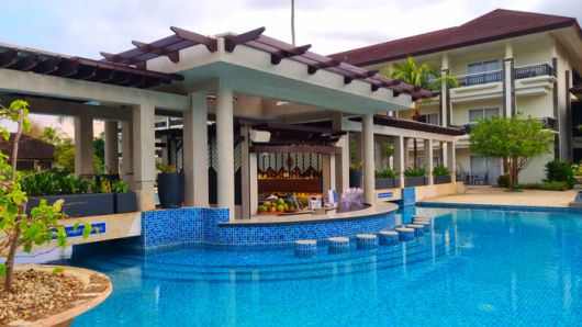 호텔 야외 수영장 바 / 사진=김혜성 여행=+ 기자