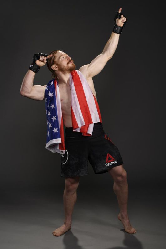 스파이크 칼라일이 2020년 2월 UFC on ESPN+ 27 승리 기념 촬영을 하고 있다. 사진=Getty Images=연합뉴스 제공