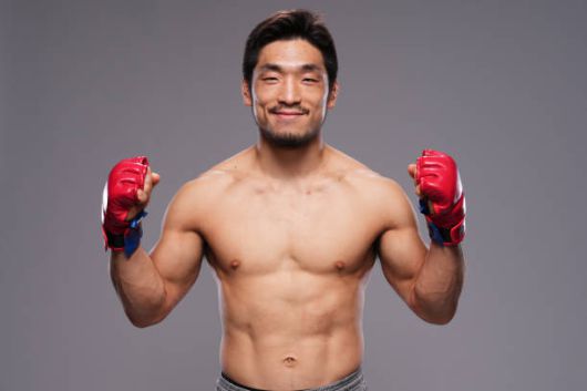 유수영 Road to UFC 시즌3 밴텀급 결승 진출 기념 촬영. 사진=TKO