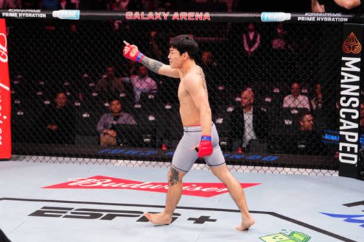 최동훈이 Road to UFC 시즌3 우승 후 미소짓고 있다. 사진=TKO