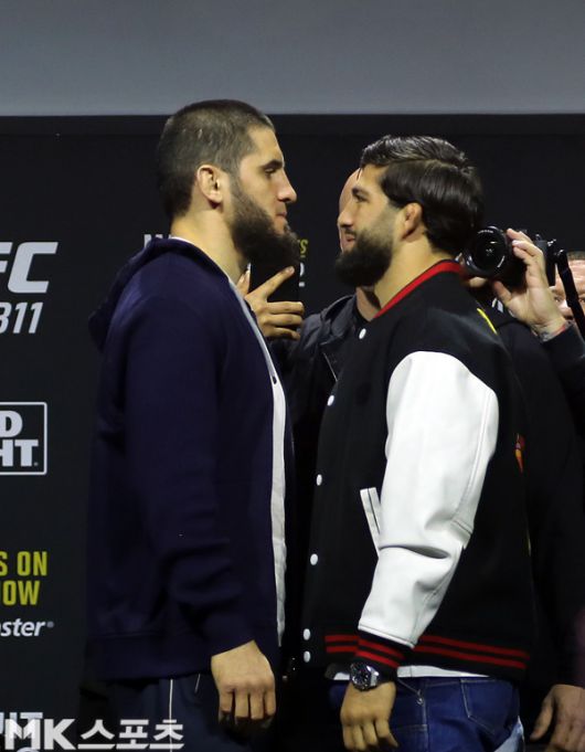 메인 이벤트에서 격돌하는 마카체프와 사르키안이 페이스 투 페이스를 하고 있다. 사진(美 라스베가스)= 김재호 특파원