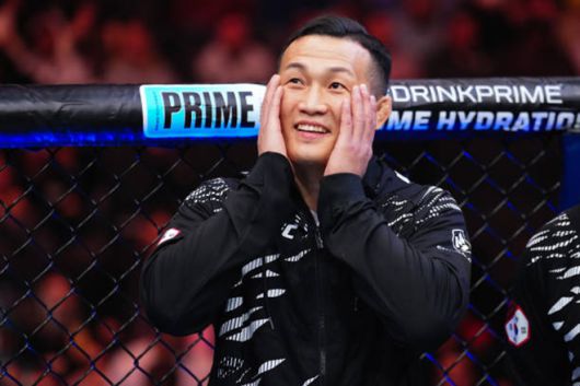 정찬성이 UFC 310 메인카드 제1경기 세컨드로서 최두호 승리에 기뻐하고 있다. 사진=TKO