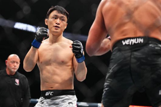 최두호가 UFC 310 메인카드 제1경기에서 네이트 렌드웨어를 상대하고 있다. 사진=TKO