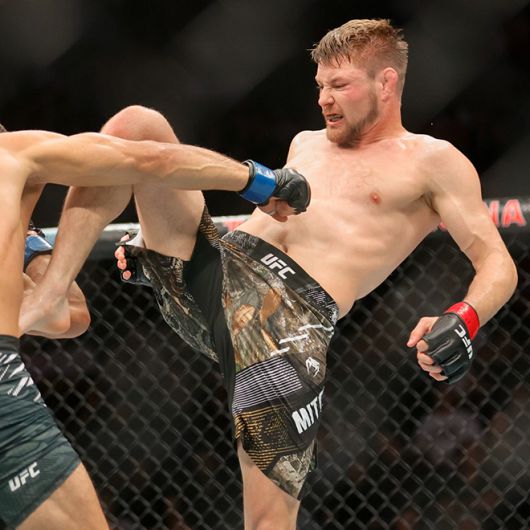 UFC 페더급 공식랭킹 13위 브라이스 미첼이 크론 그레이시를 공격하고 있다. 사진=TKO