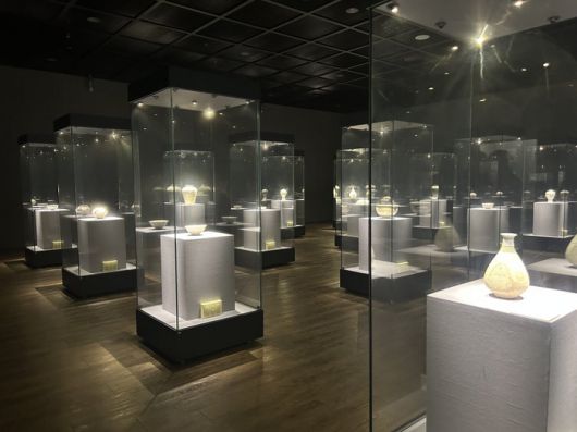 명품관처럼 꾸민 분청사기실 / 사진= 박한나 여행+ 기자