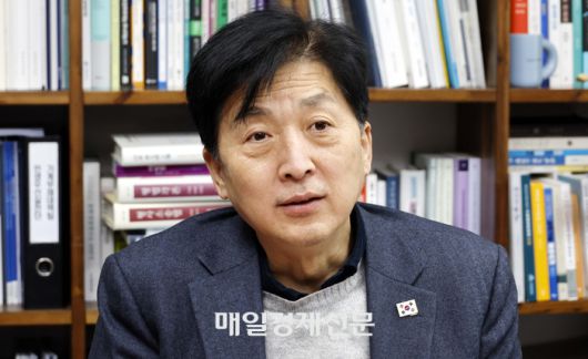 오기형 더불어민주당 의원이 국회에서 매일경제와 인터뷰를 하고 있다. [김호영기자]