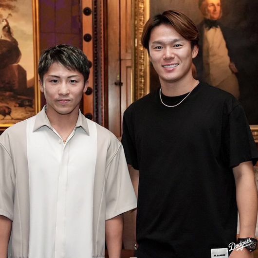 왼쪽부터 2024년 6월 미국 뉴욕에서 만난 프로복싱 체급 불문 P4P 1위 이노우에 나오야, 프로야구 세계 최고액 계약 투수 야마모토 요시노부. 사진=로스앤젤레스 다저스