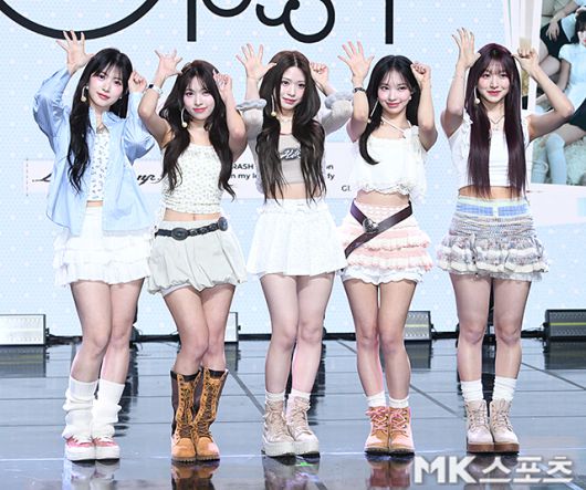 5일 오후 서울 강남구 일지아트홀에서 리센느(RESCENE, 원이, 리브, 미나미, 메이, 제나)의 미니 2집 ‘Glow Up’ 발매 기념 미디어 쇼케이스가 개최됐다. / 사진 = 천정환 기자