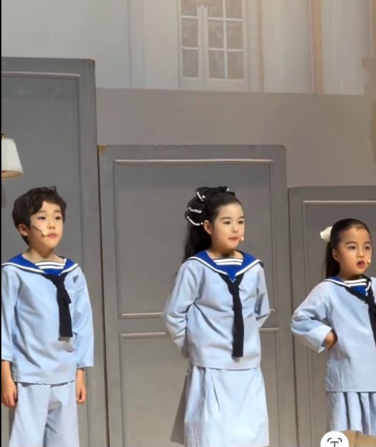 공개된 영상 속 로아는 엄마 조윤희를 꼭 닮은 또렷한 이목구비와 우아한 분위기로 눈길을 끌었다.사진=조윤희 SNS