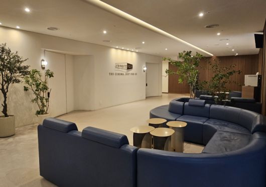 CGV 압구정점의 프라이빗 박스 전용 라운지. 송경은 기자