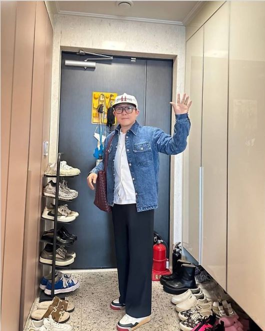 조세호가 스타일리시한 일상을 공유했다. 사진=조세호 SNS