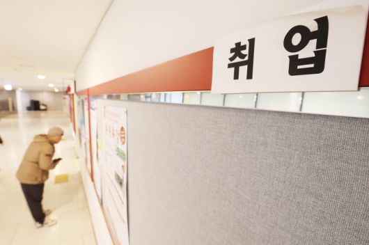 서울의 한 대학교의 취업게시판이 비어 있다. [이충우 기자]