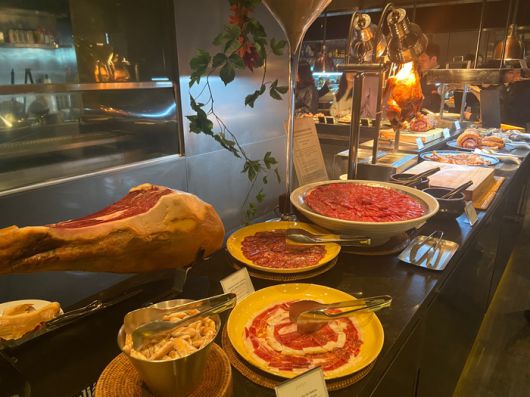 서울 여의도 콘래드 서울 뷔페 ‘제스트’에 마련된 육류 요리 코너 ‘랜치’ <박홍주 기자>