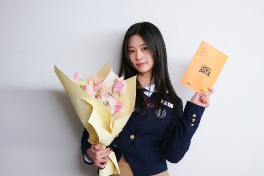 지난 29일 종영한 MBC 금토드라마 ‘언더커버 하이스쿨’(이하 ‘언더스쿨’)에서 김민주는 병문고등학교 학생회장 이예나 역을 맡아 그간 보여준 적 없던 색다른 얼굴을 보여주며 배우로서 존재감을 입증했다. / 사진 = 매니지먼트 숲