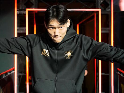 ‘영보스’ 박어진이 2024년 12월 서울특별시 고려대학교 화정체육관 블랙컴뱃 13 라이트급 경기를 위해 입장하고 있다. 사진=이데아 파라곤