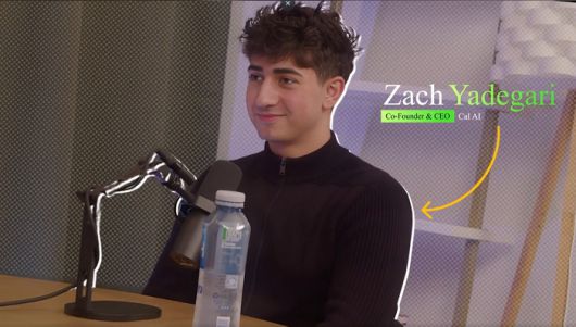 자크 야데가리 칼 AI CEO겸 창업자가 한 팟캐스트에 출연한 모습. <사진=딜룸미디어>