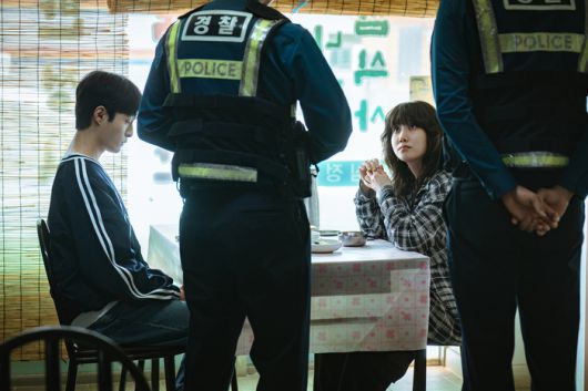 ‘하이퍼나이프’ 박은빈(오른쪽)과 윤찬영. 사진ㅣ월트디즈니컴퍼니 코리아