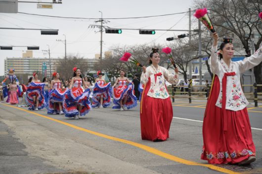 논산 딸기축제 퍼레이드 [문서연 여행+ 기자]