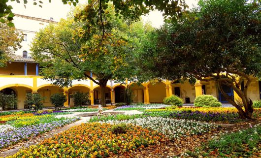 반 고흐가 자신의 귀를 자르고 입원했던 정신병원 '에스파스 반 고흐'  아를관광안내소