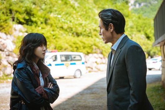 ‘하이퍼나이프’ 박은빈과 설경구. 사진ㅣ월트디즈니컴퍼니 코리아J