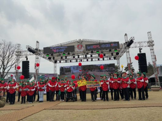 논산 딸기 퍼레이드 참가팀 [문서연 여행+ 기자]