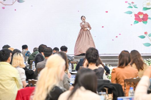 ‘제95회 춘향제 프레스데이’ 사회를 맡은 국악인 오정해씨 / 사진=남원시