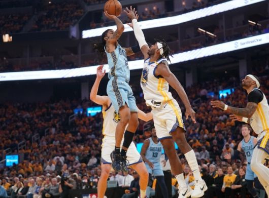 ‘디 애슬레틱’은 “모란트는 부상 당한 발목에 무게를 두지 않으려 애쓰는 모습이었다. 폭발력도 떨어졌고 수비수를 제치는 속도도 전과 같지 않았다. 멤피스가 필요로 한 두려움 없는 득점원은 아니었다”며 “과거 수많은 경기에서 4쿼터를 지배했던 그의 모습은 없었다”고 전했다. 사진=Cary Edmondson=연합뉴스