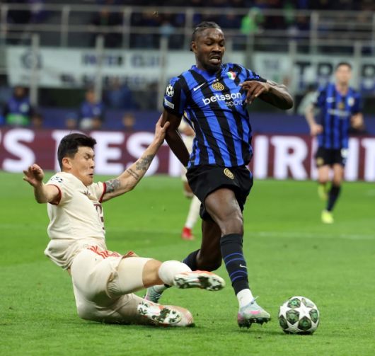 김민재는 지칠 대로 지친 듯했다. 그는 마지막까지 최선을 다했으나 최고의 퍼포먼스를 보여주지는 못했다. 사진=EPA=연합뉴스