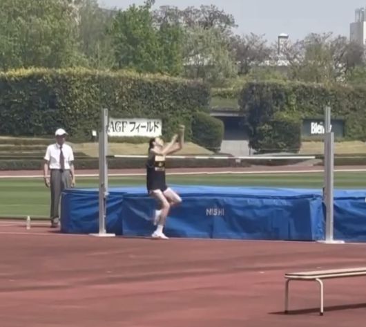 높이뛰기와 100m 달리기까지 완벽하게 소화하며 ‘완성형 피지컬’의 정석을 입증했다.사진=추성훈 SNS