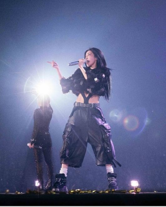 산다라박이 2NE1 데뷔 15주년을 기념하는 앙코르 콘서트 비하인드 컷을 공개했다.사진=산다라박 SNS