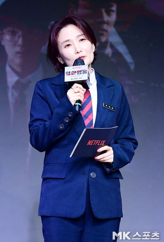 박경림은 네이비 컬러를 베이스로 한 포멀한 스쿨룩을 완성해 눈길을 끌었다. 사진=김영구 기자