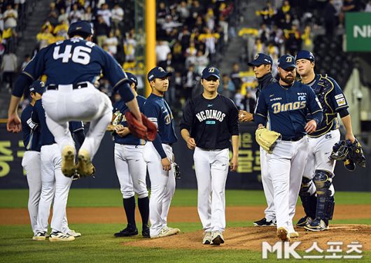 NC 로건이 23일 잠실 LG전에서 강판되고 있다. 사진(잠실 서울)=천정환 기자
