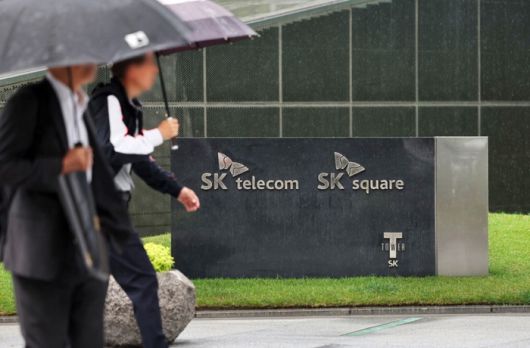 22일 SK텔레콤은 지난 19일 오후 해킹 공격으로 이용자 정보가 일부 유출된 정황을 확인했다고 밝혔다. 사진은 이날 서울 중구 SK텔레콤 본사 모습. 연합뉴스