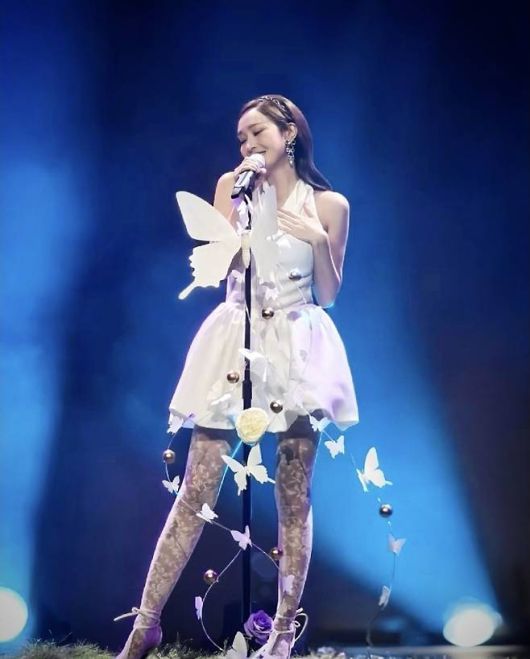 제시카는 마치 무대 위의 뮤지컬 여주인공처럼, 감성 가득한 분위기로 시선을 사로잡았다. 사진=제시카 SNS