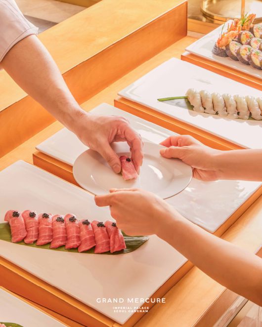 그랜드 머큐어 임피리얼 팰리스 서울 강남 뷔페 레스토랑 ‘패밀리아’가 오마카세 스테이션을 새롭게 단장했다. / 사진=그랜드 머큐어 임피리얼 팰리스 서울 강남
