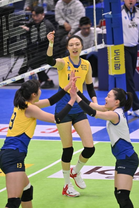 현대건설은 “팀의 상징과도 같은 양효진과의 재계약은 배구 명가로서의 정체성과 전통을 이어가기 위한 결정”이라며 “또 한 번 팬들의 사랑과 응원에 보답하는 시즌을 만들어 가겠다”고 전했다. 사진=현대건설 제공