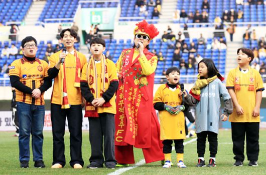 조 빈은  4월 16일 광주 FC의 아시아축구연맹(AFC) 챔피언스리그 엘리트(ACLE) 두 번째 응원곡을 발표했다. 사진=광주 FC