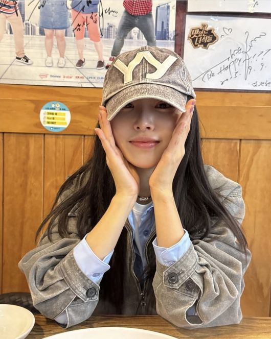 수수한 야구 모자와 캐주얼한 차림, 그리고 자연스러운 미소 속엔 아픔을 딛고 돌아온 일상의 평온함이 묻어난다.사진=이솔이 SNS