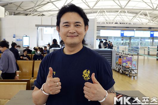 가수 ‘노라조’ 조 빈. 광주 FC의 열혈 팬인 그는 사우디아라비아로 향했다. 아시아축구연맹(AFC) 챔피언스리그 엘리트(ACLE) 8강전 알 힐랄과의 맞대결에 나서는 광주를 응원하기 위해서다. 사진=이근승 기자